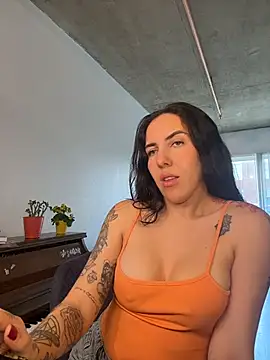 Lolathebaddie online show from February 24, 5:11 pm