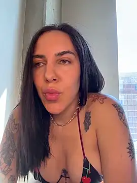 Lolathebaddie online show from April 3, 5:00 pm