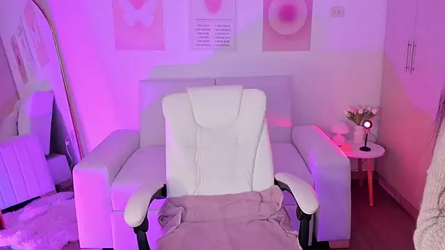 EmilyCutee   online show from November 30, 10:47 pm