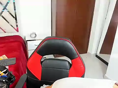 Snapshot of Valtainsexy chatting on November 12, 2:17 pm Valtainsexy online show from November 12, 2:17 pm