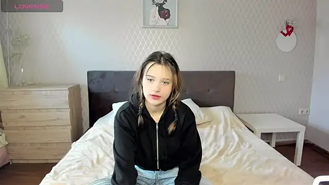 Snapshot of SofiMuse chatting on October 14, 6:14 am SofiMuse online show from October 14, 6:14 am