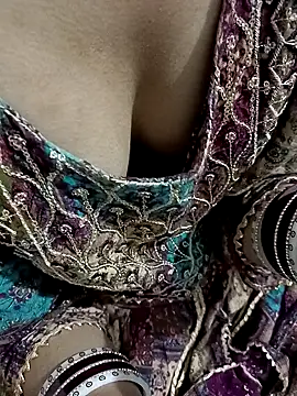 HOT-CPL-11 online show from November 3, 5:58 pm