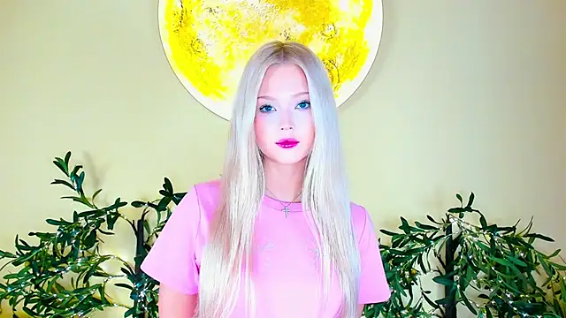 Snapshot of KaryTasch chatting on October 12, 8:24 am KaryTasch online show from October 12, 8:24 am