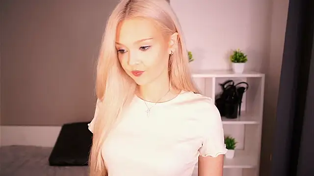 Snapshot of KaryTasch chatting on October 21, 7:47 pm KaryTasch online show from October 21, 7:47 pm