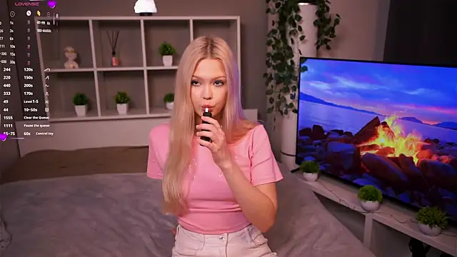 Snapshot of KaryTasch chatting on November 2, 10:34 pm KaryTasch online show from November 2, 10:34 pm