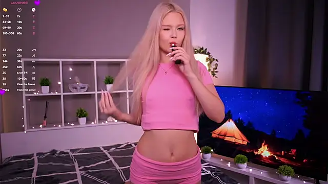 Snapshot of KaryTasch chatting on November 21, 9:13 pm KaryTasch online show from November 21, 9:13 pm