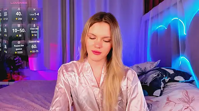 Snapshot of -KittyMoore chatting on November 4, 8:08 pm -KittyMoore online show from November 4, 8:08 pm