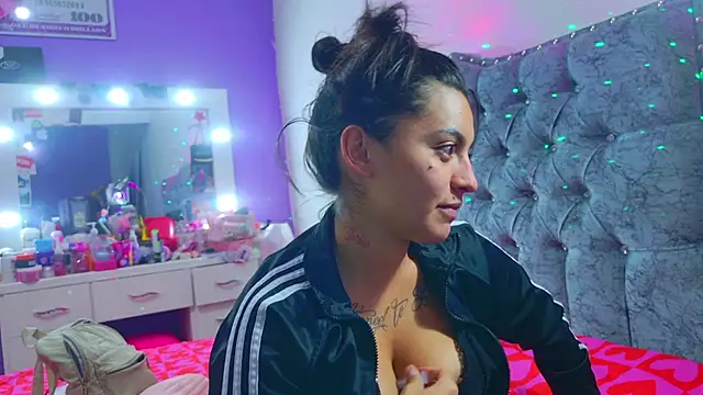 Liisaa Kiss online show from March 6, 10:39 pm