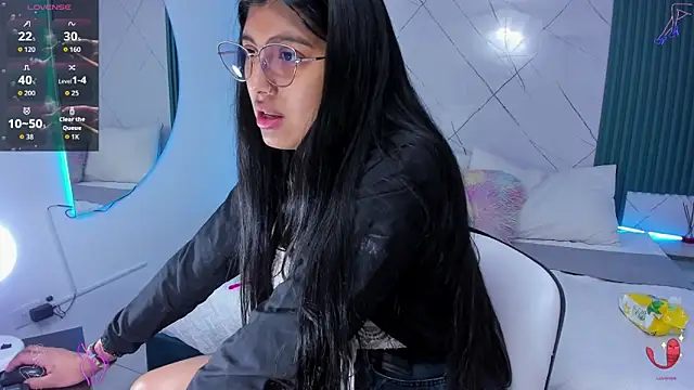 Snapshot of Briseida-White chatting on October 27, 1:37 pm Briseida-White online show from October 27, 1:37 pm