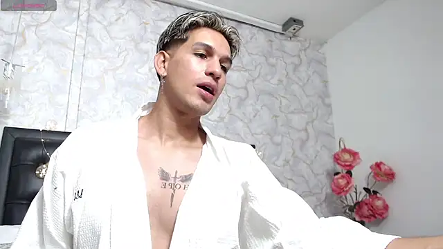 MathiasTaylorr online show from October 25, 3:58 am