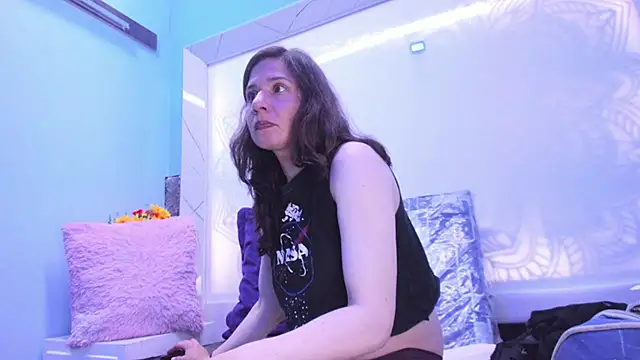 Snapshot of Kylie_Bloom chatting on February 24, 8:07 pm Kylie Bloom online show from February 24, 8:07 pm