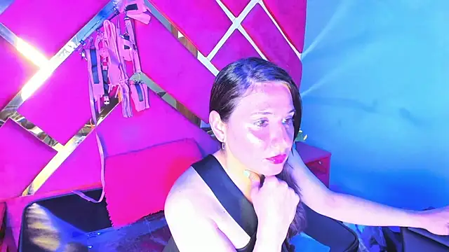 Snapshot of Kylie_Bloom chatting on April 15, 10:43 pm Kylie Bloom online show from April 15, 10:43 pm