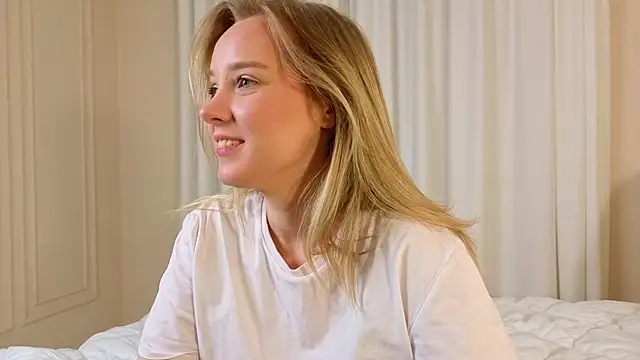 Snapshot of AIicaparkerc chatting on October 17, 10:34 pm AIicaparkerc online show from October 17, 10:34 pm