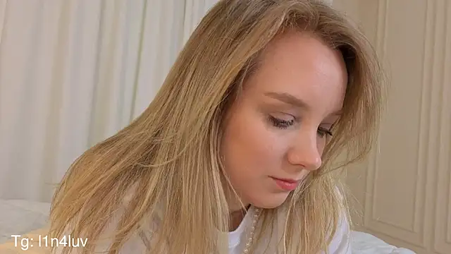 Snapshot of AIicaparkerc chatting on November 17, 9:20 pm AIicaparkerc online show from November 17, 9:20 pm