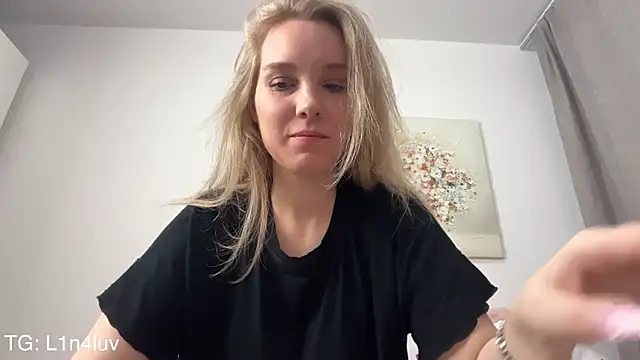 AIicaparkerc online show from February 5, 9:19 pm