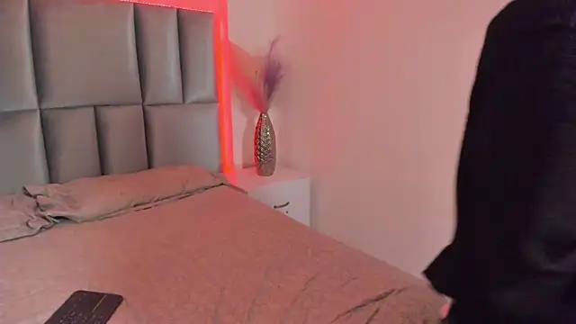 HollyPeach online show from November 2, 4:20 pm