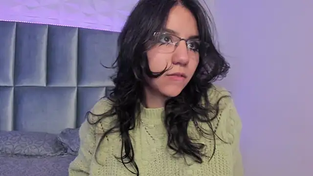 HollyPeach online show from December 21, 2:57 pm