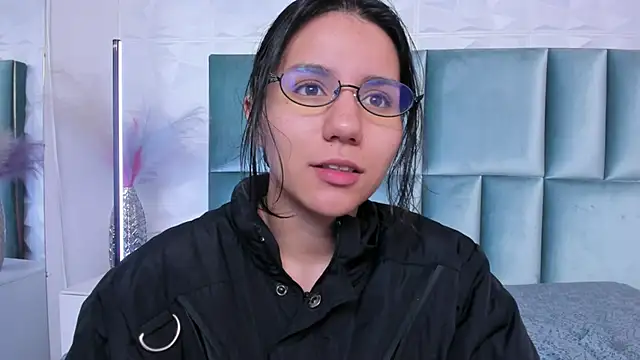 Snapshot of HollyPeach chatting on June 29, 6:41 am HollyPeach online show from June 29, 6:41 am