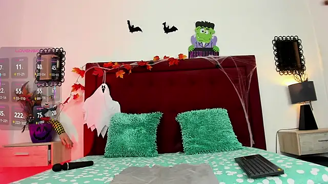 Sassha ferrer online show from October 22, 8:30 pm