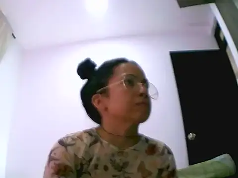 Snapshot of chiarafus0 chatting on November 1, 5:59 pm chiarafus0 online show from November 1, 5:59 pm