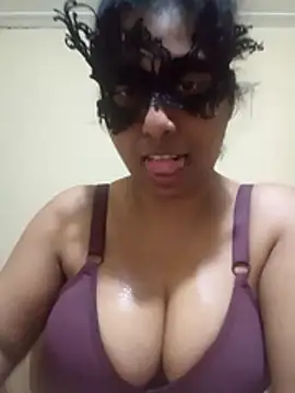 Snapshot of Expose_Queen chatting on November 29, 6:33 pm Expose Queen online show from November 29, 6:33 pm