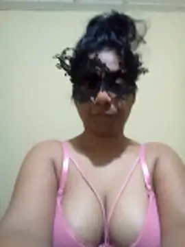 Snapshot of Expose_Queen chatting on December 1, 5:18 pm Expose Queen online show from December 1, 5:18 pm