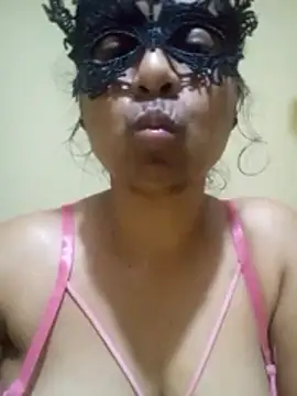 Snapshot of Expose_Queen chatting on January 14, 6:24 pm Expose Queen online show from January 14, 6:24 pm