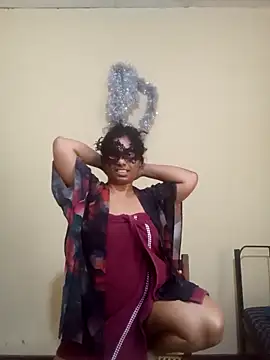 Snapshot of Expose_Queen chatting on February 20, 7:43 am Expose Queen online show from February 20, 7:43 am