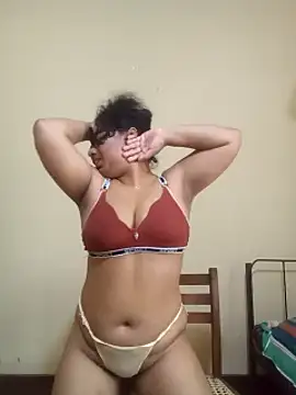 Expose Queen online show from March 9, 6:39 am