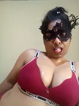 Expose Queen online show from March 28, 9:53 am