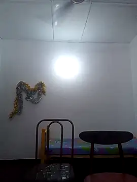 Snapshot of Expose_Queen chatting on July 15, 6:35 pm Expose Queen online show from July 15, 6:35 pm