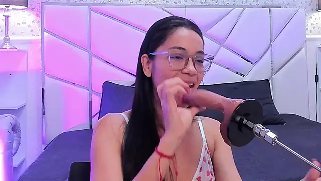 GabbiePrice online show from April 6, 11:44 am