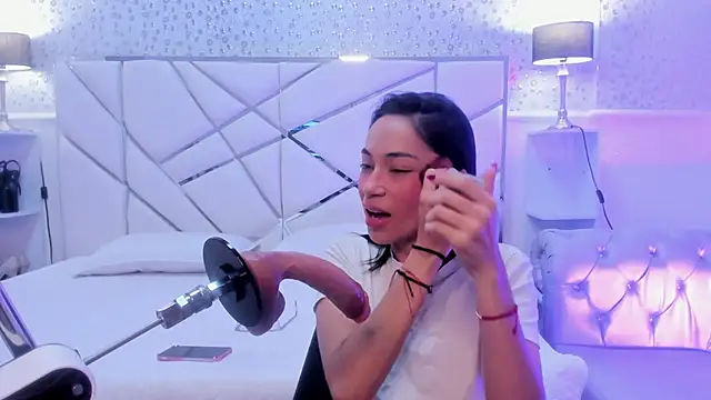 GabbiePrice online show from April 18, 11:36 am