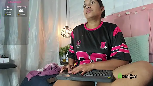 Lunaamorena  online show from January 9, 7:37 pm