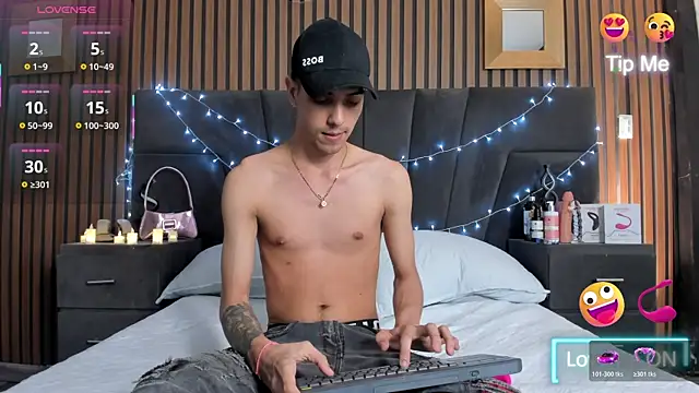 DerryAndIzzy online show from October 18, 3:53 am