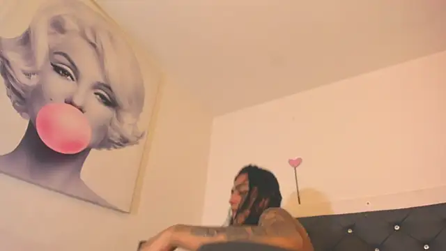 Snapshot of BiancaValentinna chatting on October 29, 5:58 pm BiancaValentinna online show from October 29, 5:58 pm