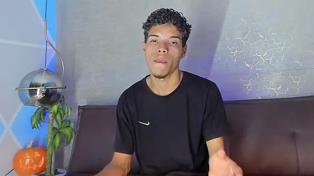 jhojan foxxx  online show from October 18, 7:36 pm