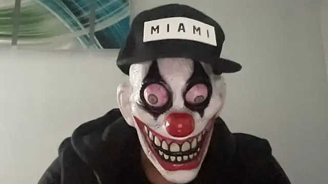 Snapshot of ChillNSpill chatting on October 31, 5:36 pm ChillNSpill online show from October 31, 5:36 pm