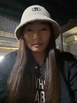 Snapshot of Maymay__ chatting on December 1, 1:32 am Maymay online show from December 1, 1:32 am