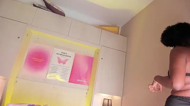 Snapshot of MaraBaker chatting on February 24, 12:03 pm MaraBaker online show from February 24, 12:03 pm