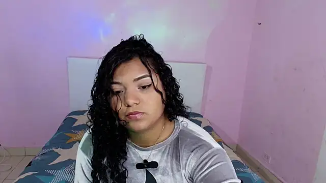 Snapshot of AlissonCurly_ chatting on October 11, 6:17 pm AlissonCurly online show from October 11, 6:17 pm