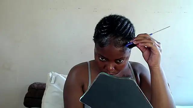 Yolaqueen04 online show from November 13, 10:47 am