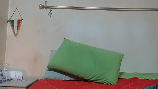 Snapshot of Monellaxx chatting on December 4, 8:28 pm Monellaxx online show from December 4, 8:28 pm