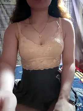 Snapshot of LeanaLy chatting on December 4, 1:59 am LeanaLy online show from December 4, 1:59 am