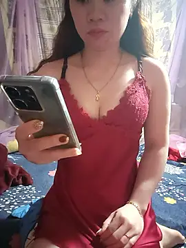 Snapshot of LeanaLy chatting on January 12, 2:06 am LeanaLy online show from January 12, 2:06 am