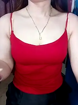 Snapshot of LeanaLy chatting on April 16, 12:33 am LeanaLy online show from April 16, 12:33 am