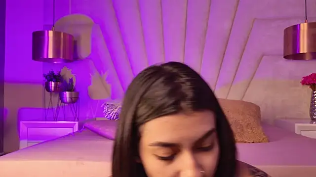 AlyssaRay online show from January 14, 7:30 pm