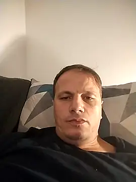 Snapshot of Iuliancatalin38 chatting on October 11, 6:28 pm Iuliancatalin38 online show from October 11, 6:28 pm