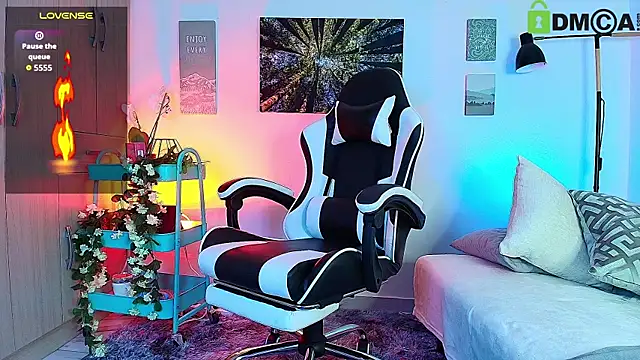 Snapshot of Alex_carter chatting on October 31, 10:05 am Alex carter online show from October 31, 10:05 am