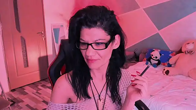 Snapshot of SweetSin40 chatting on May 3, 8:26 pm SweetSin40 online show from May 3, 8:26 pm